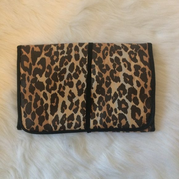 Betsey Johnson Leopard Travel Bag - Picture 9 of 11